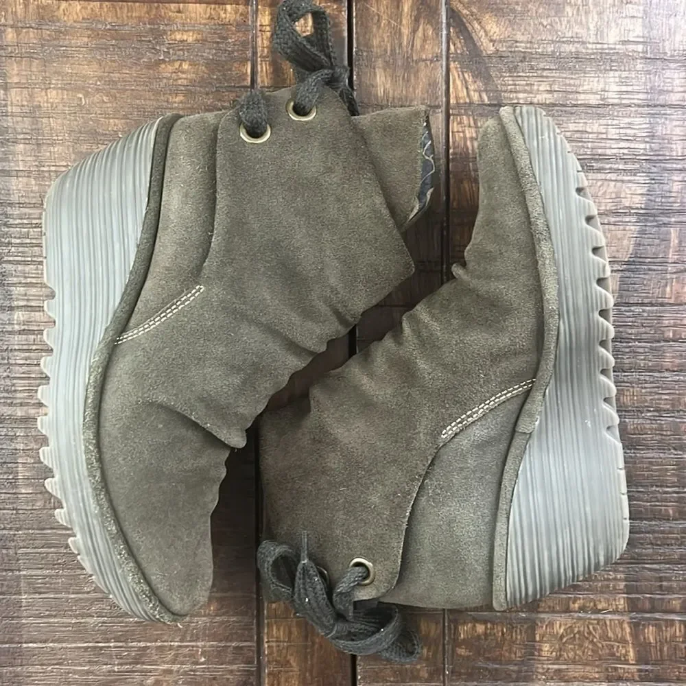 Fly London Women 38 US 7.5-8 Yama Wedge Platform Bootie Green Suede Lace Up Boot